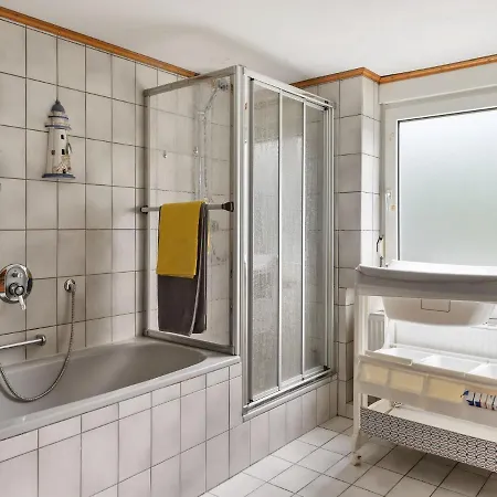 Spacious Holiday In With Terrace בית נופש