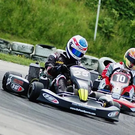 בית נופש Spacious Holiday In With Terrace