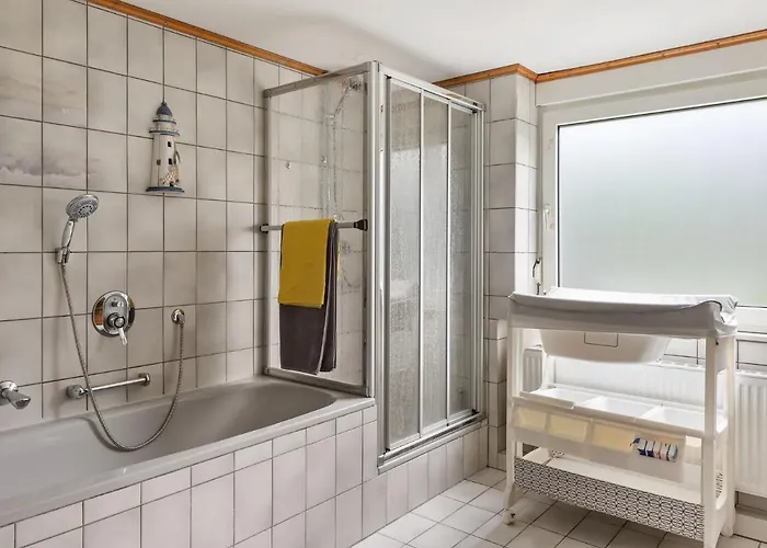 Spacious Holiday In With Terrace Feriehus